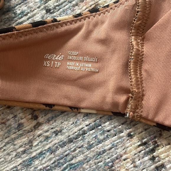 Aerie swim leopard print scoop neck bikini top, size xs - Picture 2 of 3